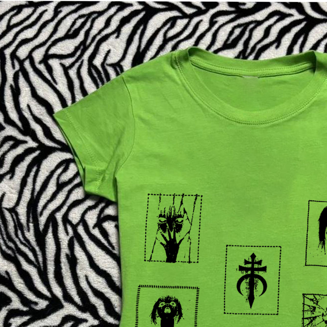 2000s Vintage Women's Crop Top - Y2K Graphic Baby Tee Crop review and price